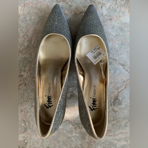 Classy Sparkle Blackend Gold Pointed Toe Heels - Picture 7 of 9